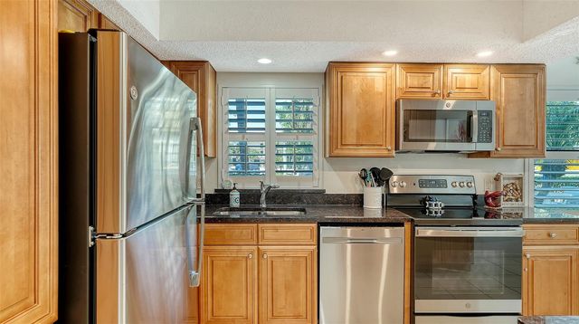 1001 BENJAMIN FRANKLIN DRIVE 110, Sarasota, FL 34236