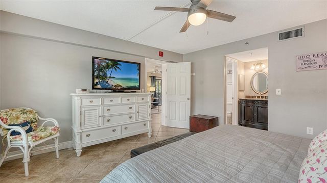 1001 BENJAMIN FRANKLIN DRIVE 110, Sarasota, FL 34236