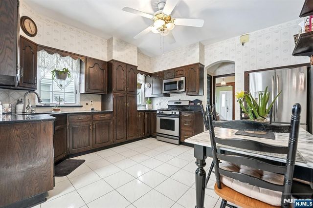 30 Lincoln Avenue, Totowa, NJ 07512