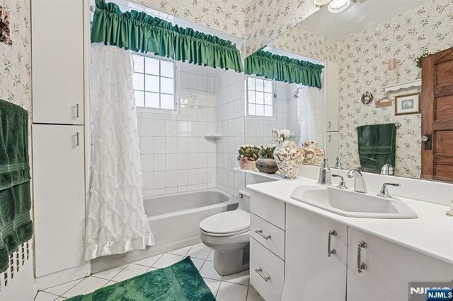 30 Lincoln Avenue, Totowa, NJ 07512