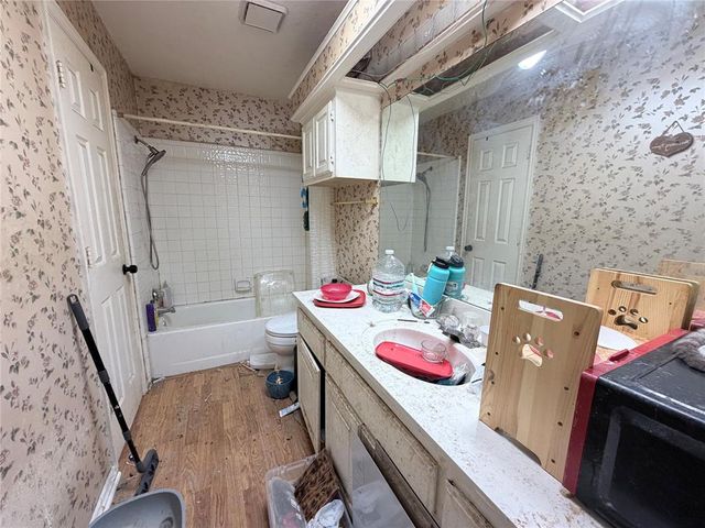 8013 Wilshire Ridge Drive, Oklahoma City, OK 73132