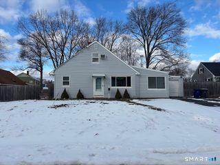 34 Seaver Circle, Bridgeport, CT 06606