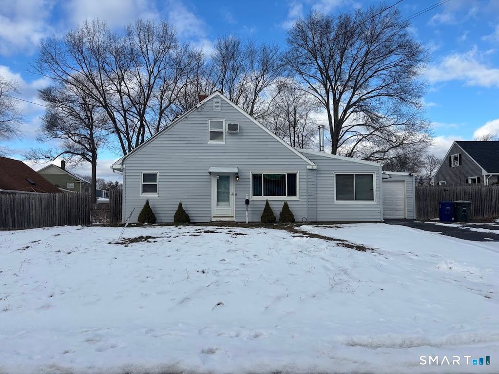 34 Seaver Circle, Bridgeport, CT 06606