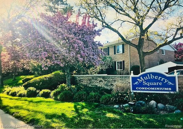 237 E Square Lake Road 8, Bloomfield Charter Township, MI 48302