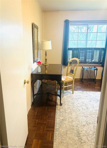 237 E Square Lake Road 8, Bloomfield Charter Township, MI 48302