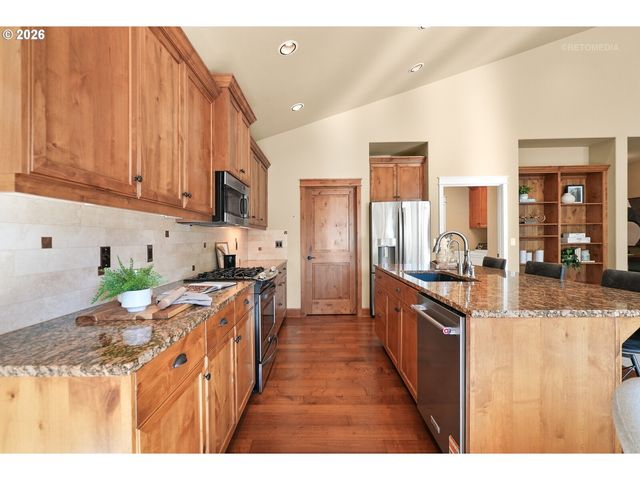 9904 Nw WAYNE Ln, Portland, OR 97229