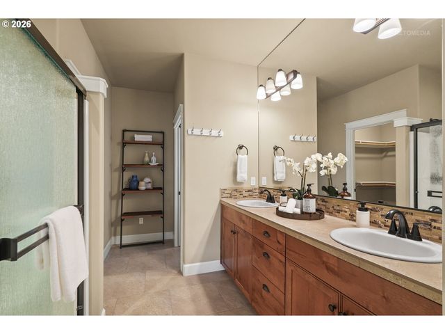 9904 Nw WAYNE Ln, Portland, OR 97229