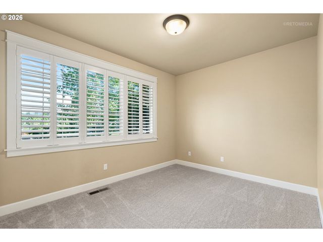 9904 Nw WAYNE Ln, Portland, OR 97229