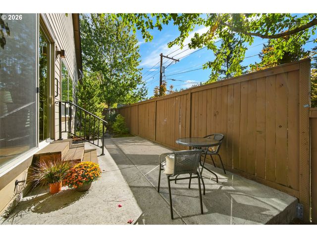 9904 Nw WAYNE Ln, Portland, OR 97229