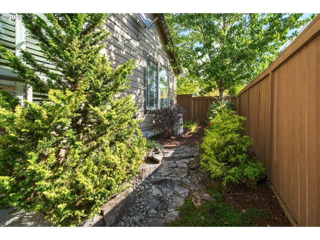 9904 Nw WAYNE Ln, Portland, OR 97229
