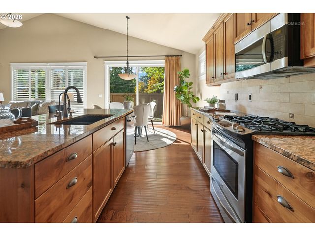 9904 Nw WAYNE Ln, Portland, OR 97229