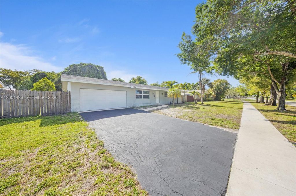 1320 NW 72nd Avenue, Plantation, FL 33313