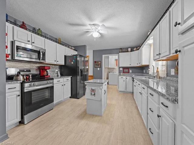 590 Walker Boulevard, Thomasville, NC 27360