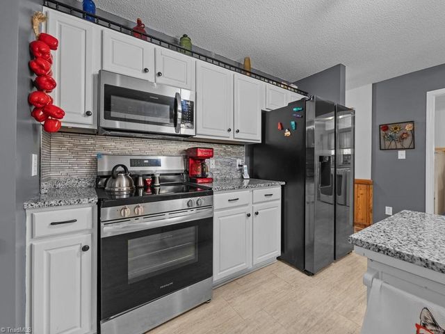 590 Walker Boulevard, Thomasville, NC 27360