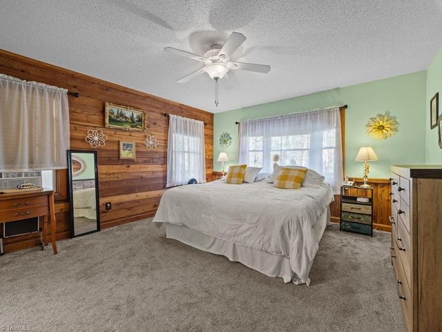 590 Walker Boulevard, Thomasville, NC 27360