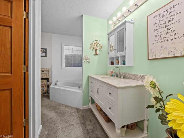 590 Walker Boulevard, Thomasville, NC 27360