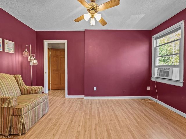 590 Walker Boulevard, Thomasville, NC 27360