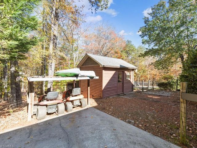 590 Walker Boulevard, Thomasville, NC 27360