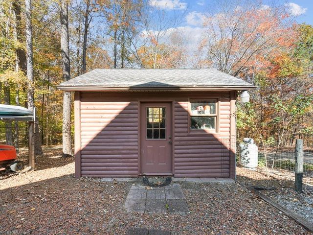 590 Walker Boulevard, Thomasville, NC 27360