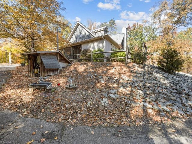 590 Walker Boulevard, Thomasville, NC 27360