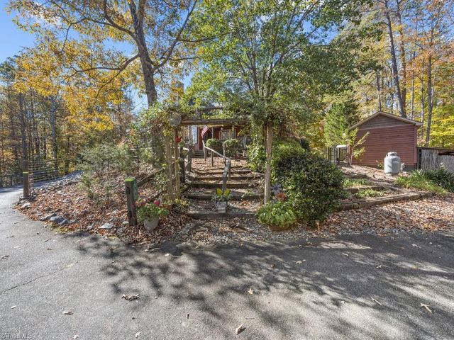 590 Walker Boulevard, Thomasville, NC 27360