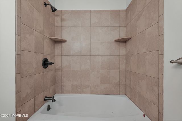 2101 Bayhead Drive 2101, Parlin, NJ 08859
