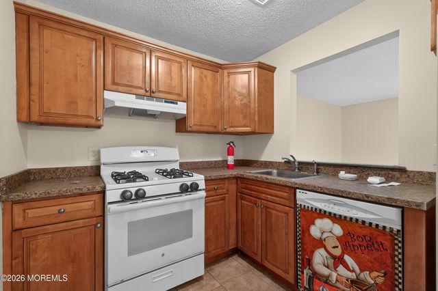 2101 Bayhead Drive 2101, Parlin, NJ 08859
