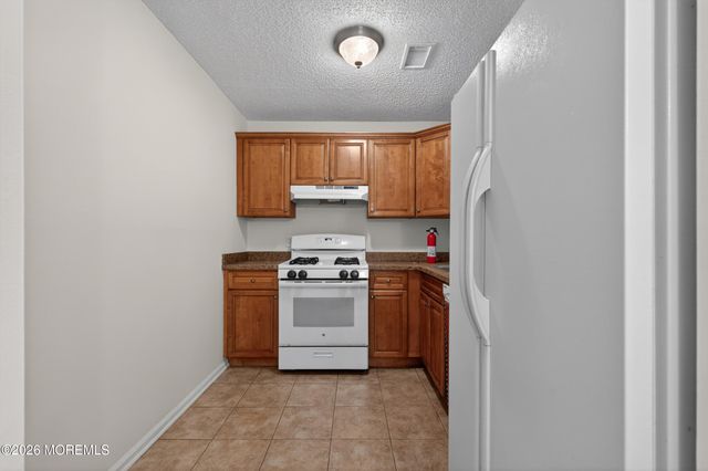 2101 Bayhead Drive 2101, Parlin, NJ 08859