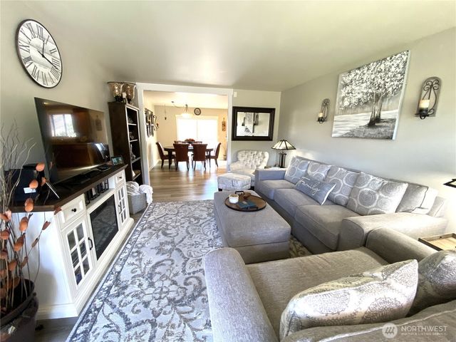 982 Highline Drive, East Wenatchee, WA 98802