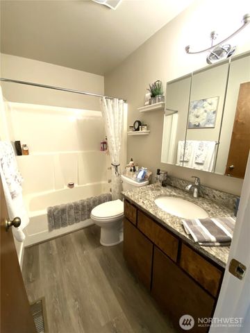 982 Highline Drive, East Wenatchee, WA 98802