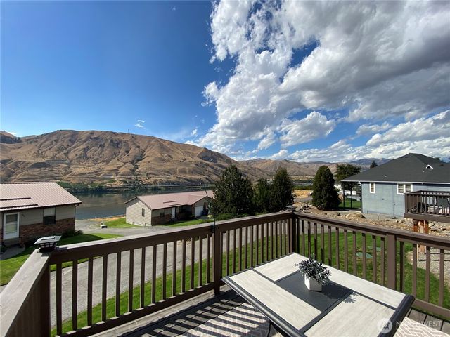 982 Highline Drive, East Wenatchee, WA 98802