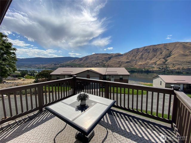 982 Highline Drive, East Wenatchee, WA 98802