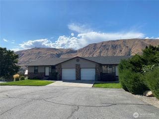 982 Highline Drive, East Wenatchee, WA 98802