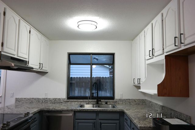 7613 Valley Wood Dr, Sacramento, CA 95828