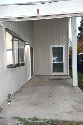 7613 Valley Wood Dr, Sacramento, CA 95828