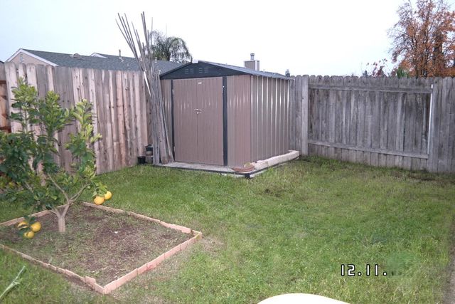 7613 Valley Wood Dr, Sacramento, CA 95828