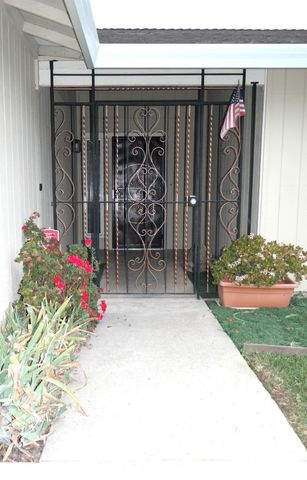 7613 Valley Wood Dr, Sacramento, CA 95828