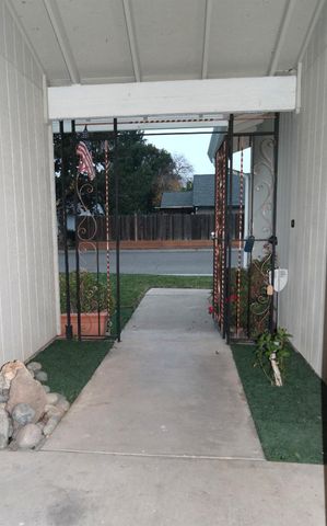 7613 Valley Wood Dr, Sacramento, CA 95828