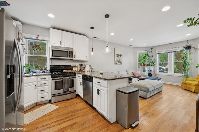 4103 N Lawndale Avenue 202, Chicago, IL 60618