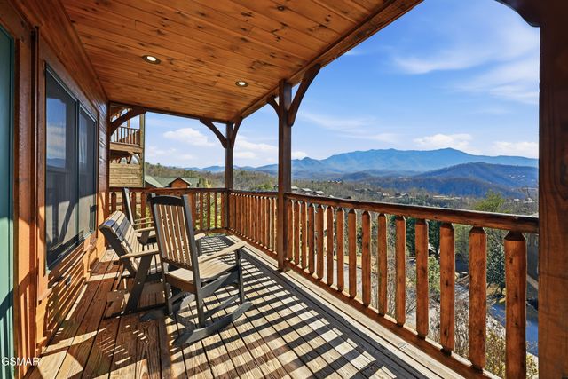768 Mountain Stream Way, Gatlinburg, TN 37738