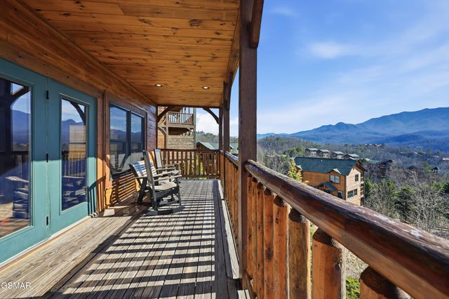 768 Mountain Stream Way, Gatlinburg, TN 37738