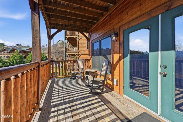 768 Mountain Stream Way, Gatlinburg, TN 37738