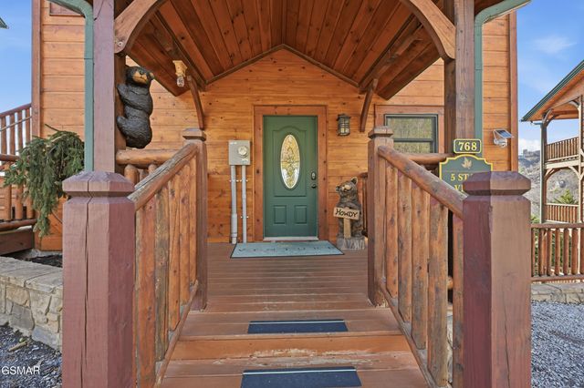 768 Mountain Stream Way, Gatlinburg, TN 37738