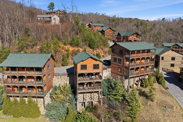 768 Mountain Stream Way, Gatlinburg, TN 37738
