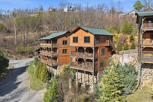 768 Mountain Stream Way, Gatlinburg, TN 37738