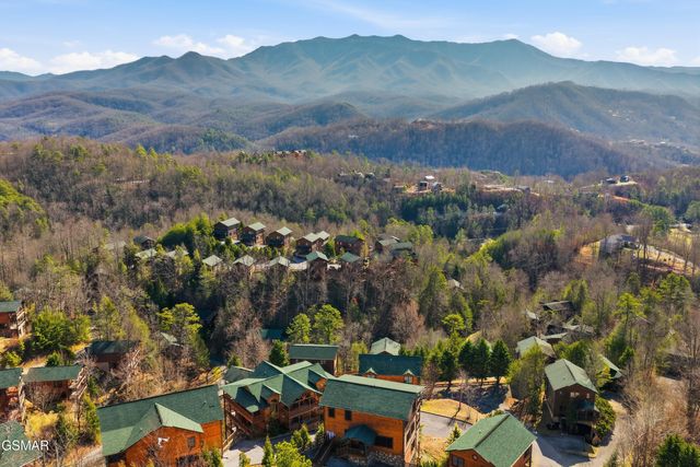 768 Mountain Stream Way, Gatlinburg, TN 37738