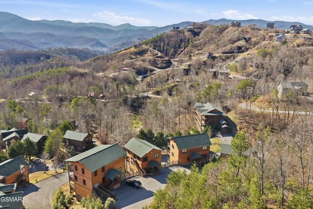 768 Mountain Stream Way, Gatlinburg, TN 37738