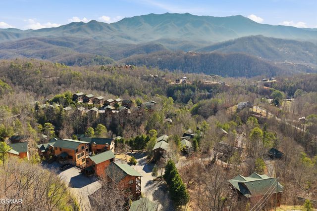 768 Mountain Stream Way, Gatlinburg, TN 37738