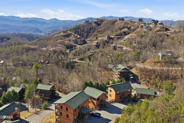 768 Mountain Stream Way, Gatlinburg, TN 37738