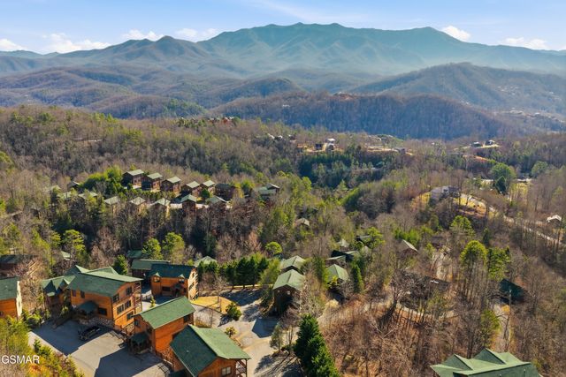 768 Mountain Stream Way, Gatlinburg, TN 37738